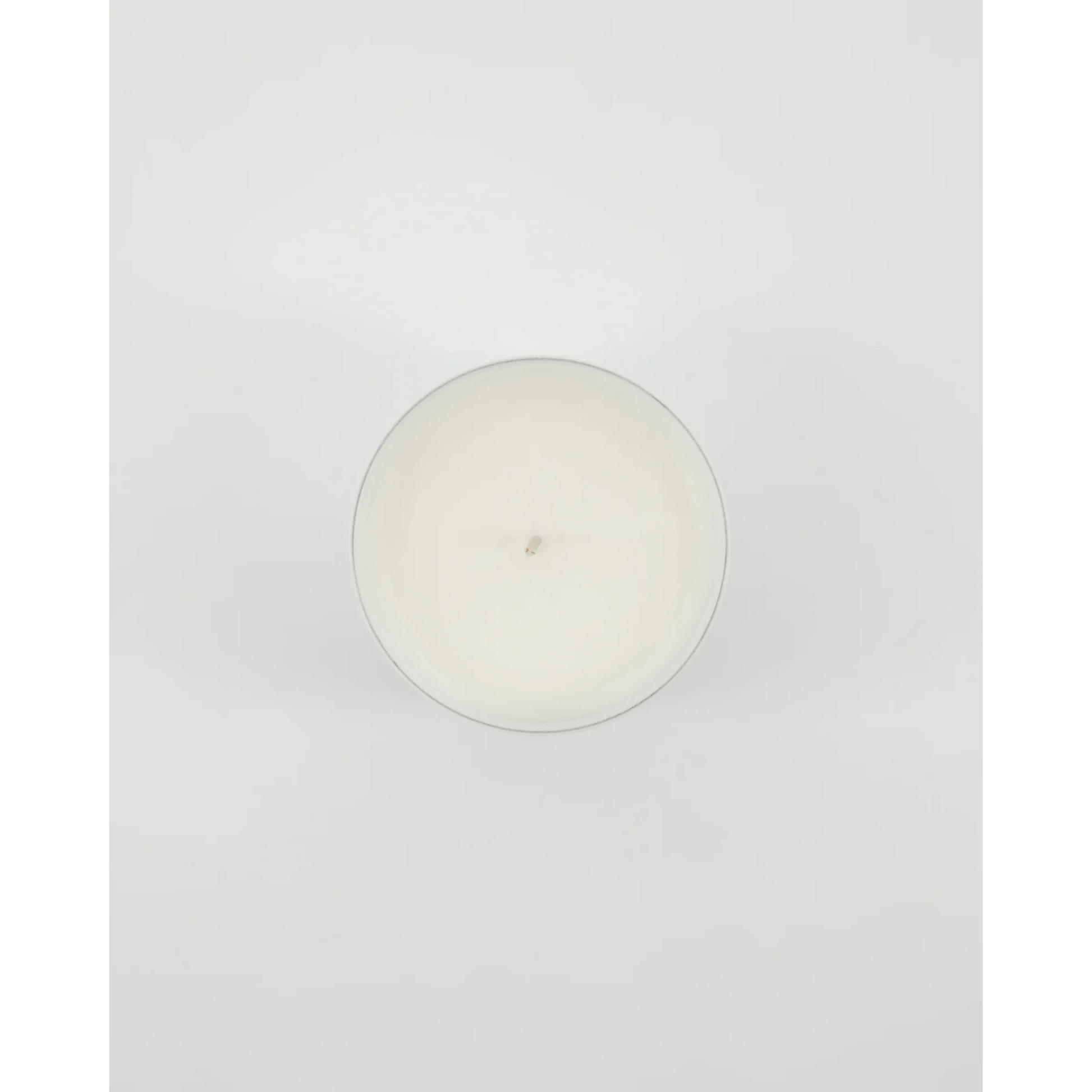 Bovenaanzicht van Meraki Fresh Linen geurkaars met witte was en ongebrande lont