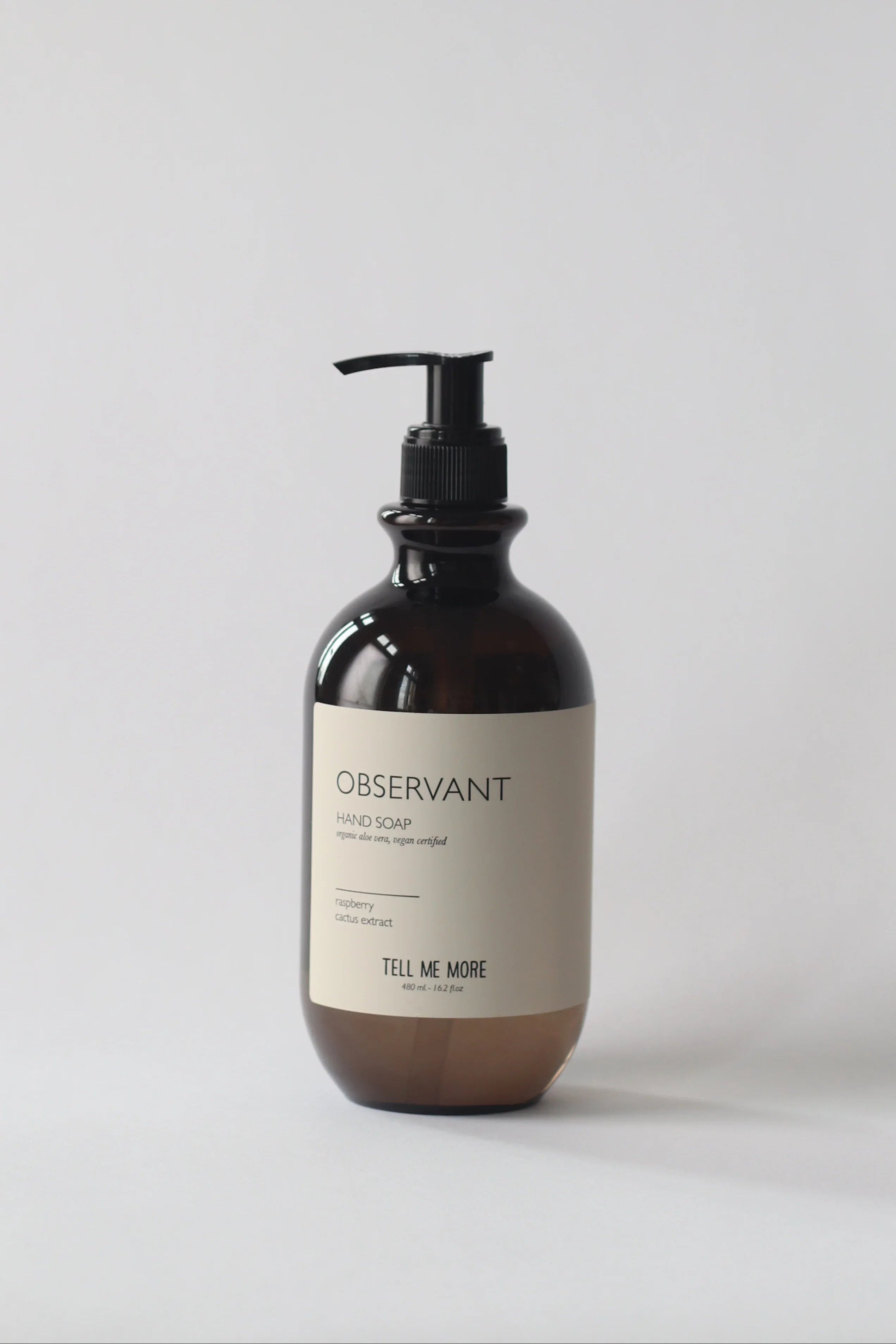 Tell Me More Handzeep Observant 480 ml – Vegan handzeep met framboos en cactus, subtiele geur van boskruiden en bloemen, met biologische aloë vera – natuurlijke handverzorging in pompflacon uit Denemarken